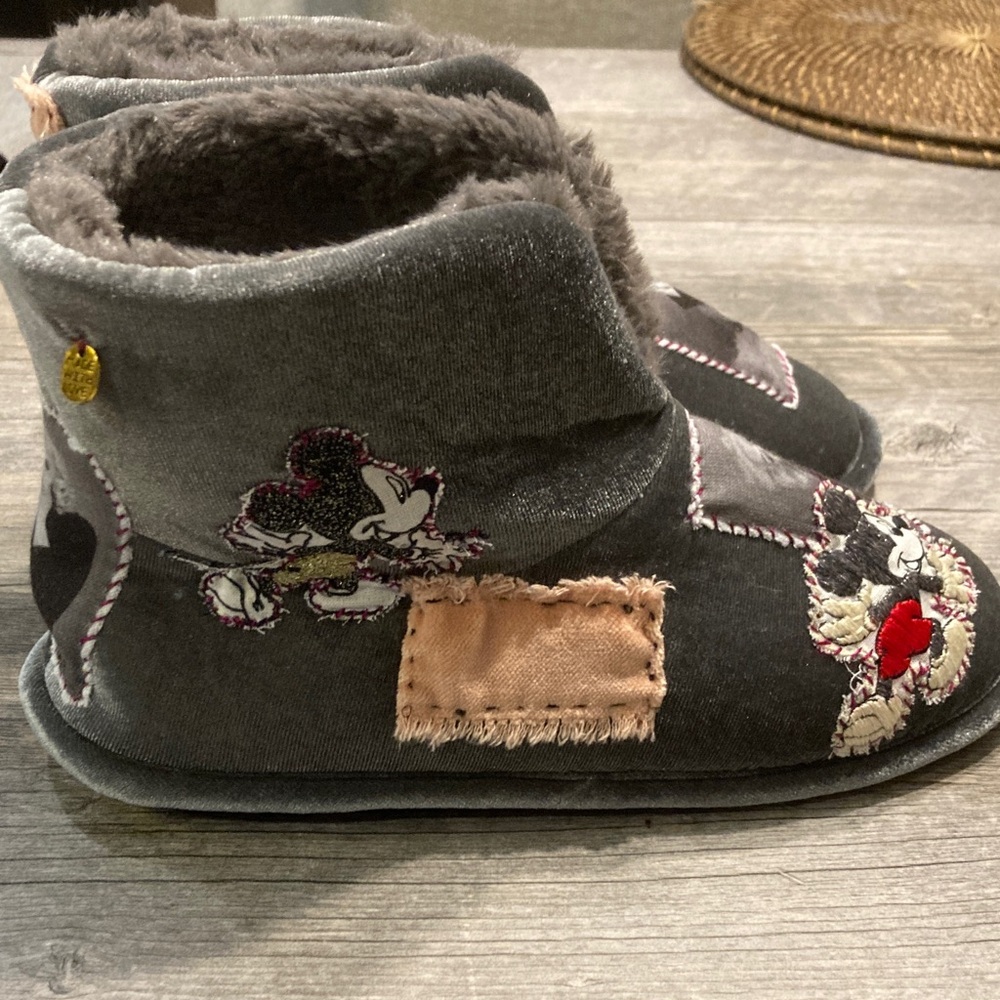 “Clochard de Luxe” shoes with Graphic Patches - Picture 8 of 12